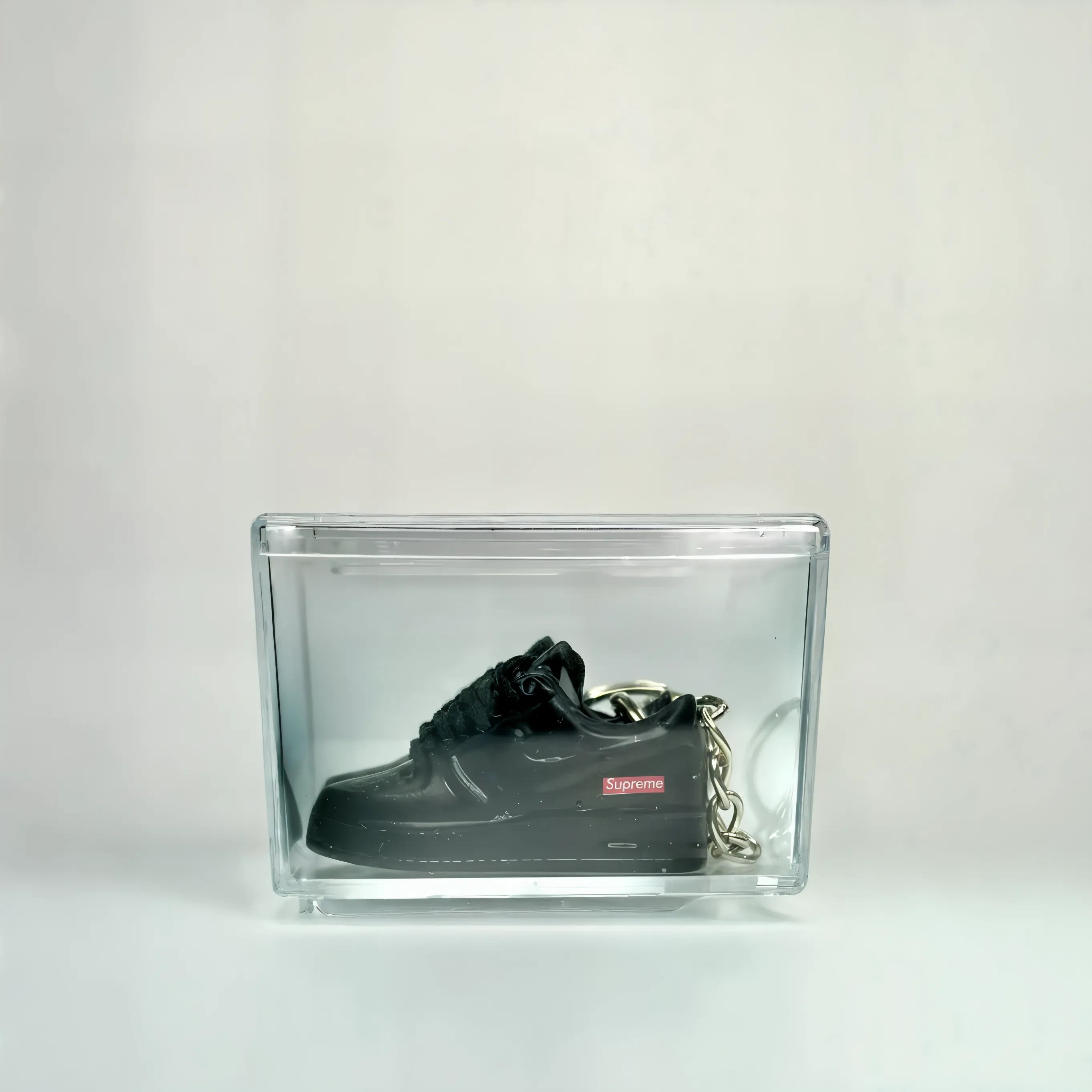 Single MiniSneakers AF1 Low x Supreme - Glass Box View